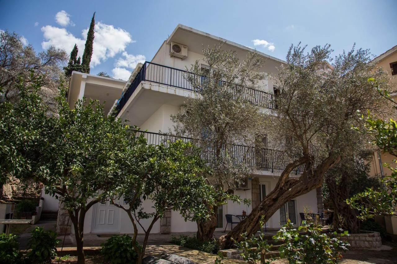 Hana Accommodation Свети-Стефан Экстерьер фото
